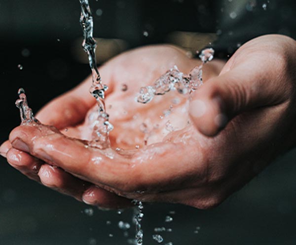 Manos agua
